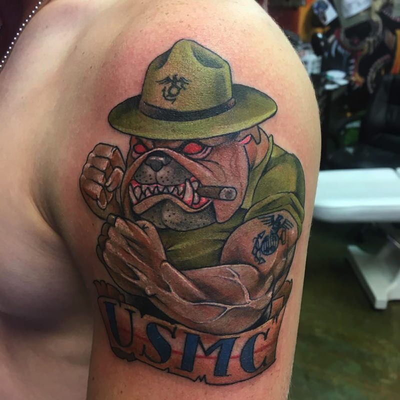 Politica y regulaciones de tatuajes del Cuerpo de Marines de