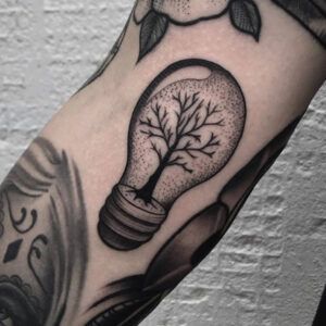 ¿Son seguros los tatuajes?  Los riesgos de tatuarse