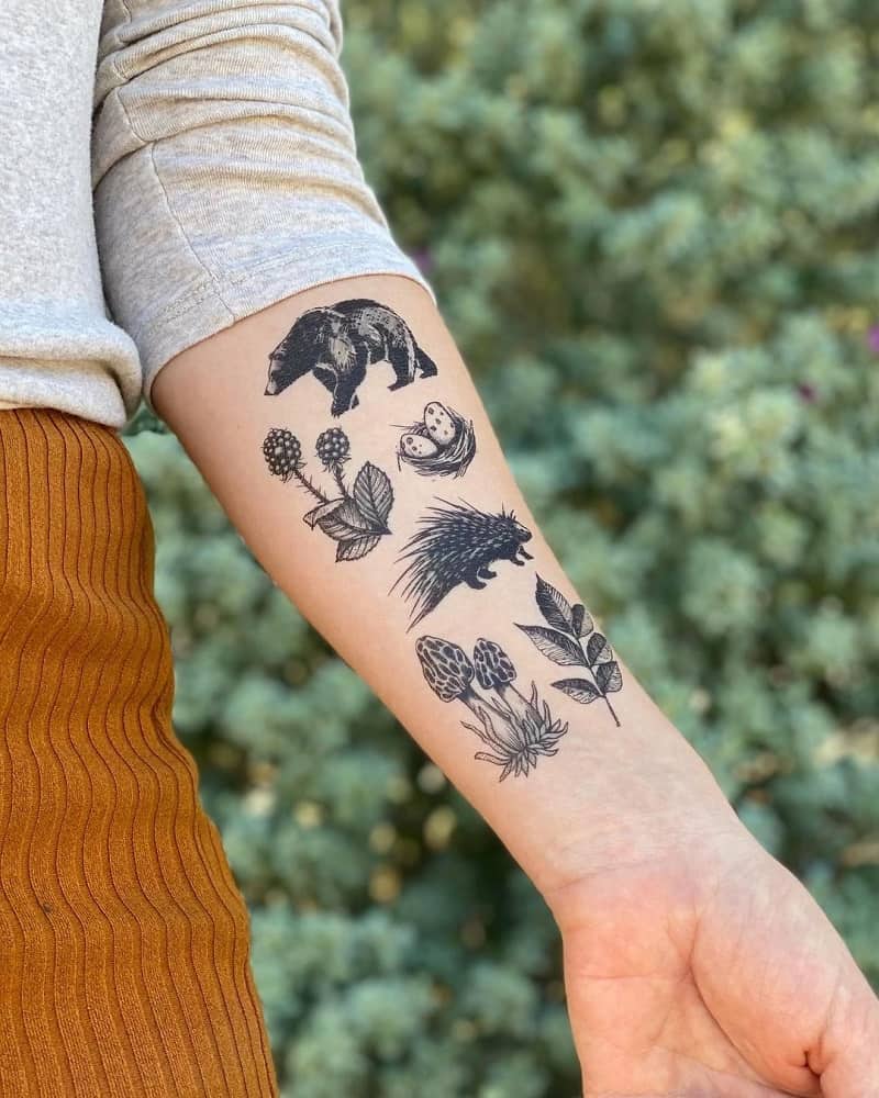 Colección de tatuajes temporales inspirada en el bosque con un poco de flora, fauna y hongos