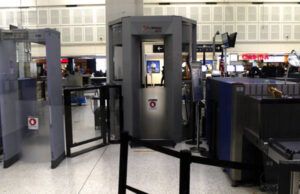¿Las perforaciones activan los escáneres y detectores de metales de los aeropuertos?