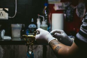¿Puedes hacerte un tatuaje mientras estás enfermo?