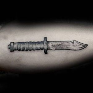 85 tatuajes de dagas alucinantes y su significado