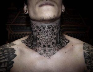 Dolor de tatuaje en el cuello: ¿cuánto duelen?