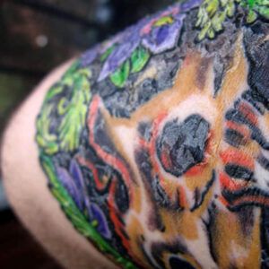 ¿Cuánto tiempo tarda un tatuaje en costra?