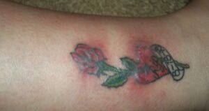 Enrojecimiento del tatuaje: ¿Por qué mi nuevo tatuaje está rojo e inflamado?