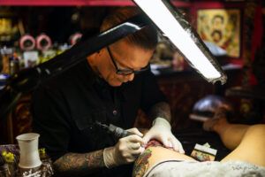 Lealtad del artista del tatuaje: ¿está bien probar en otro lugar?