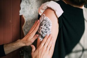 Cómo hacer una plantilla de tatuaje