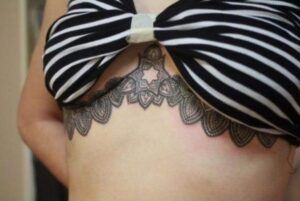 ¿Usar un sostén afectará un nuevo tatuaje?