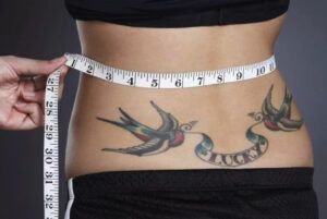 ¿Qué sucede con los tatuajes después de subir de peso?