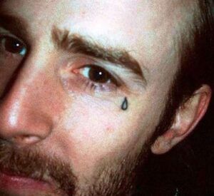 39 hermosos tatuajes de lágrima y lo que significan