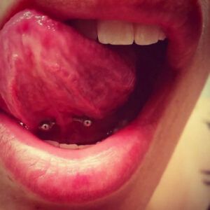 Guía de precios de piercings en la lengua: ¿Cuánto cuestan?