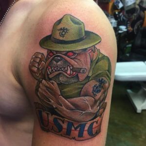 Política y regulaciones de tatuajes del Cuerpo de Marines de EE. UU.