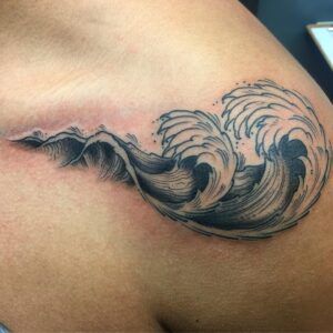 85 tatuajes de olas alucinantes y su significado