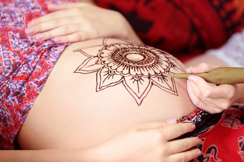 ¿Se estirarán los tatuajes durante el embarazo?